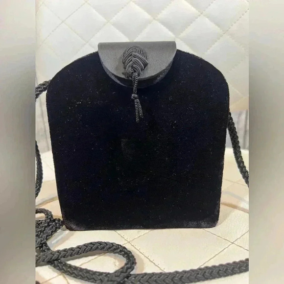 Vintage Black Velvet Magnetic Snap Crossbody Bag - Picture 2 of 5